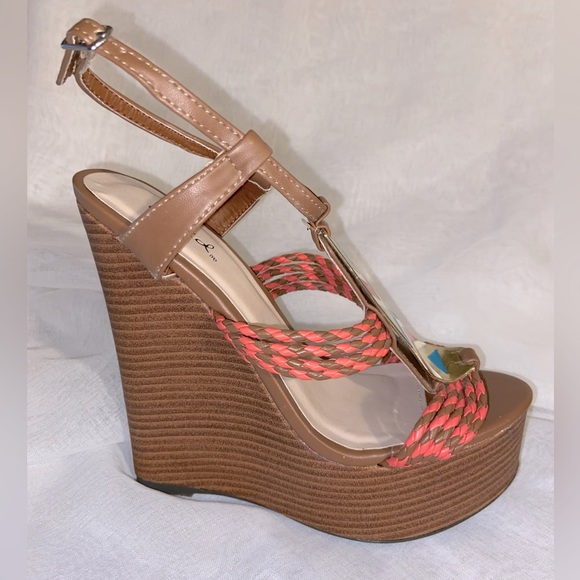 Qupid Florence Melon and Brown Chevron Wedge Sandals- 7.5 - Picture 2 of 6